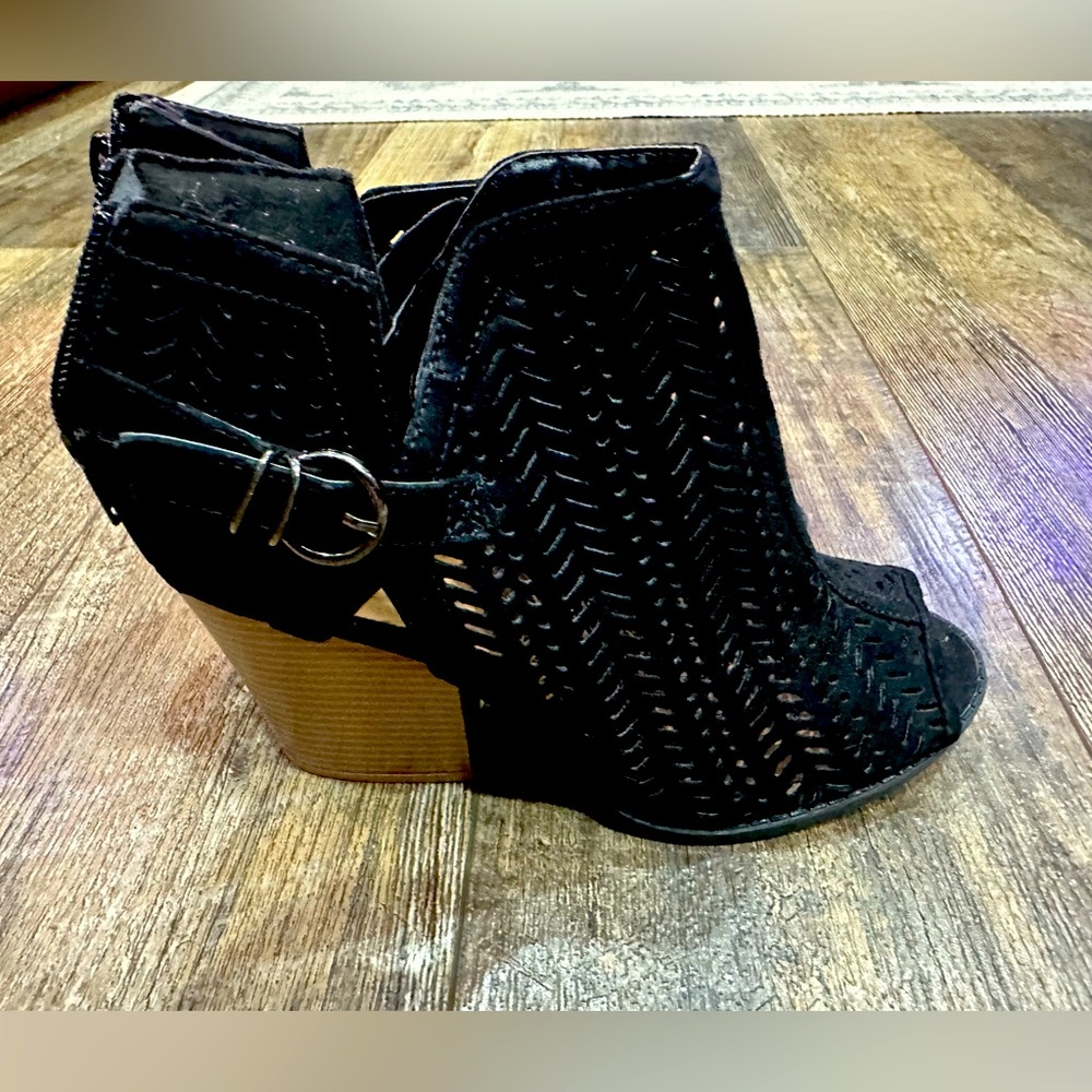 Heels with open toe black size 8 1/2